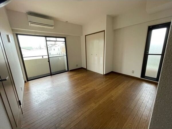 ドムール加美の洋室