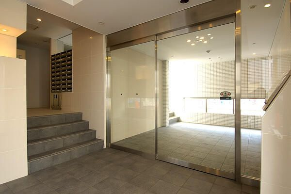 レジディア上落合のエントランス