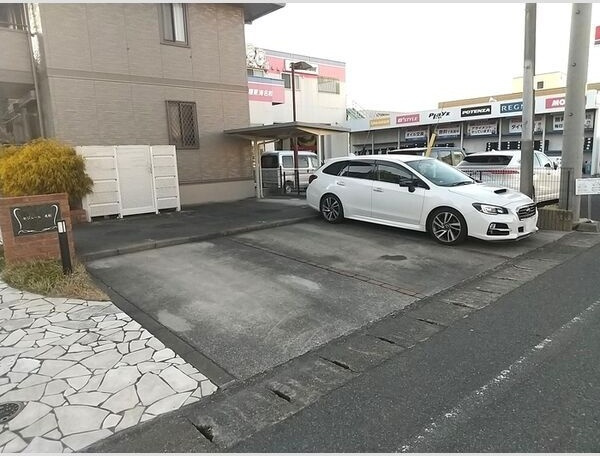 セジュール名和の駐車場