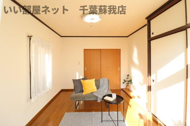 シティハイム・チハルⅠの寝室|広くて明るい寝室