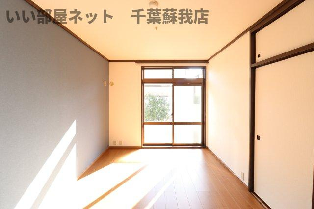 シティハイム・チハルⅠの寝室|広くて明るい寝室