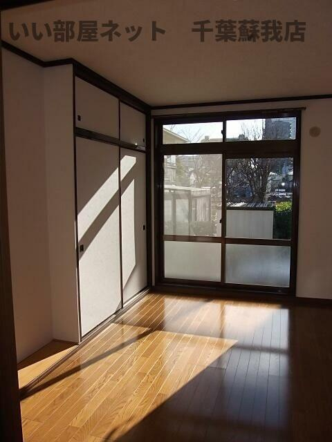 シティハイム・チハルⅠの寝室|広くて明るい寝室