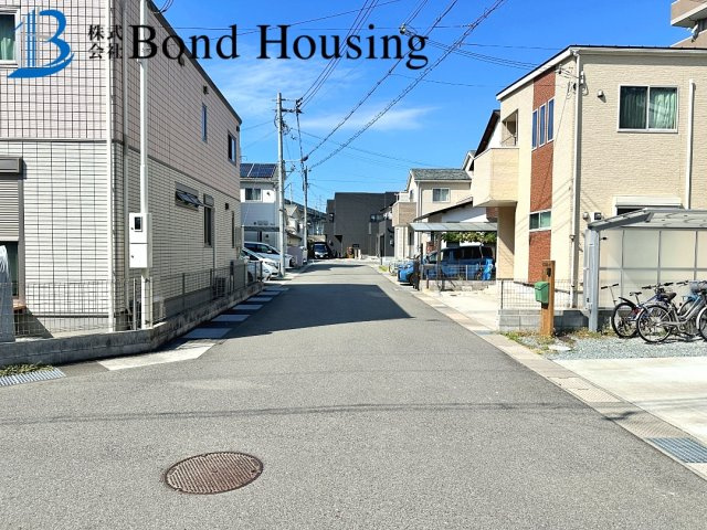 「太陽光・蓄電池あり」「セキスイハイム施工」大久保町谷八木の前面道路含む現地写真