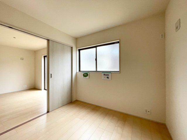 川中島町御厨第３の洋室|日当たり風通しともに良好！明るく朝を迎えられるつくりになっています♪