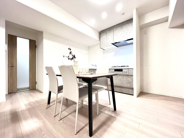 嵐山グランドシティの居間・リビング