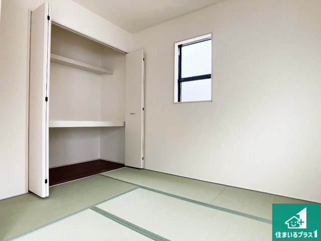 姫路市広畑区早瀬町　第3期　新築一戸建ての和室|一室あると便利な和室は客間としてだけでなく、小さなお子様のプレイルームや食後のくつろぎスペースとしてもご利用いただけます。収納もついていますので大活躍間違いなし！