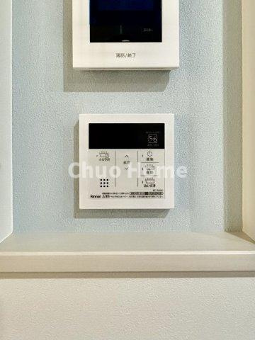 葛飾区水元3丁目新築分譲住宅の発電・温水設備|【給湯リモコン】外での一日を忘れさせてくれるオートバス機能でお好みの湯量・温度に調整された浴槽。