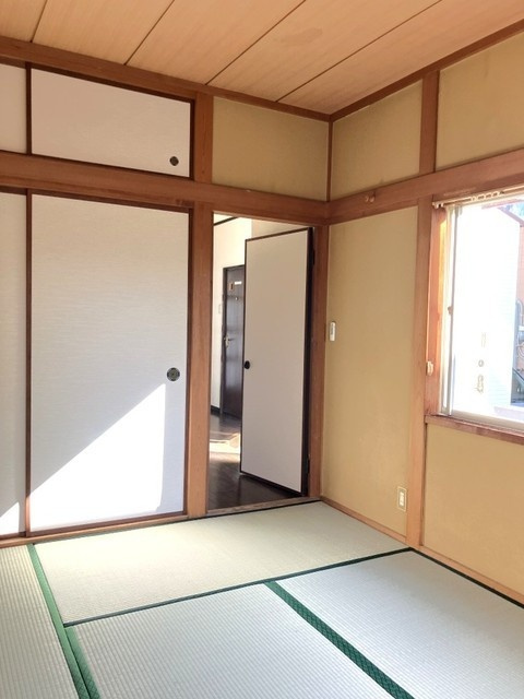 国松町貸家の寝室