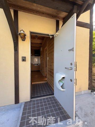 ログキャビン・ヴィラのエントランス