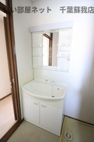 ロイヤルビレッジの洗面所|朝の準備に活躍する、独立洗面化粧台！