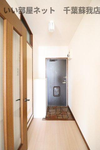 ロイヤルビレッジの玄関|収納もある玄関です