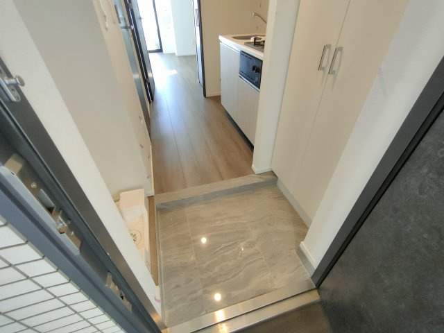 エストゥルース新小岩の玄関