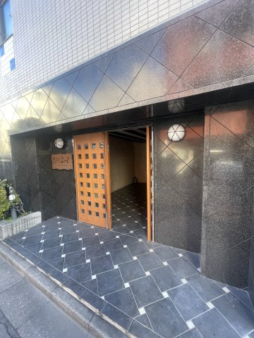 ブライズ早稲田東のエントランス