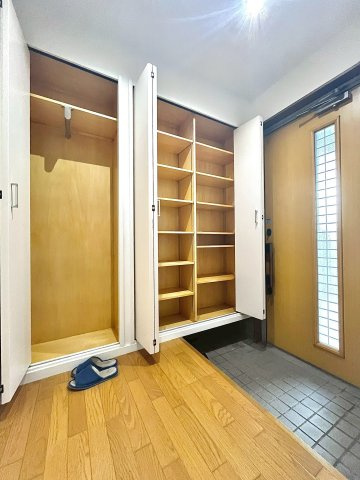 平岡5条4丁目の玄関|1階玄関