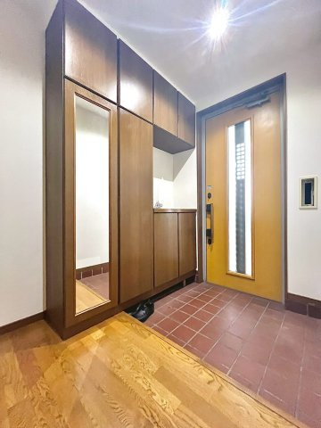 平岡5条4丁目の玄関|2階玄関