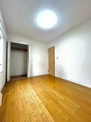 平岡5条4丁目の洋室