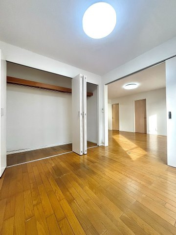 平岡5条4丁目の洋室