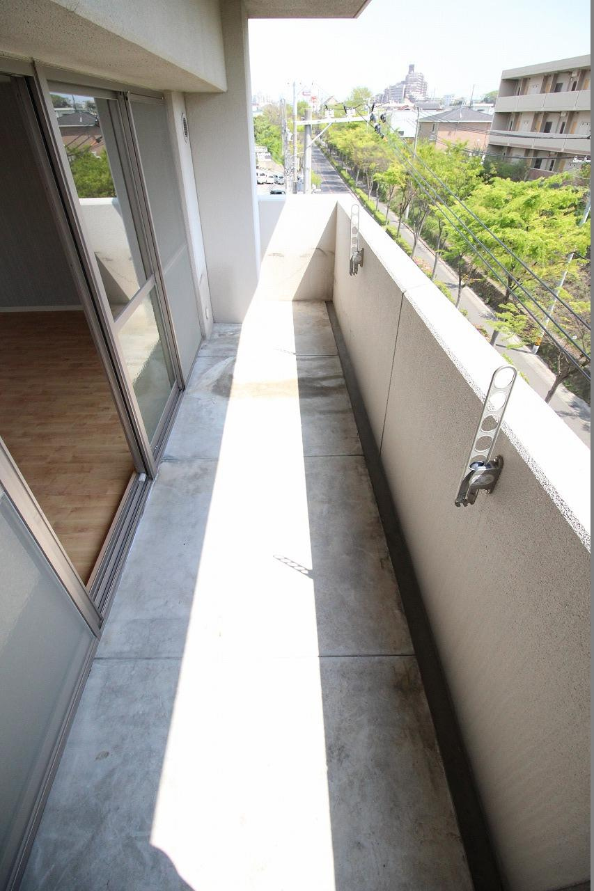 コンフォート西神戸のバルコニー|※お部屋により仕様が異なる場合があります。