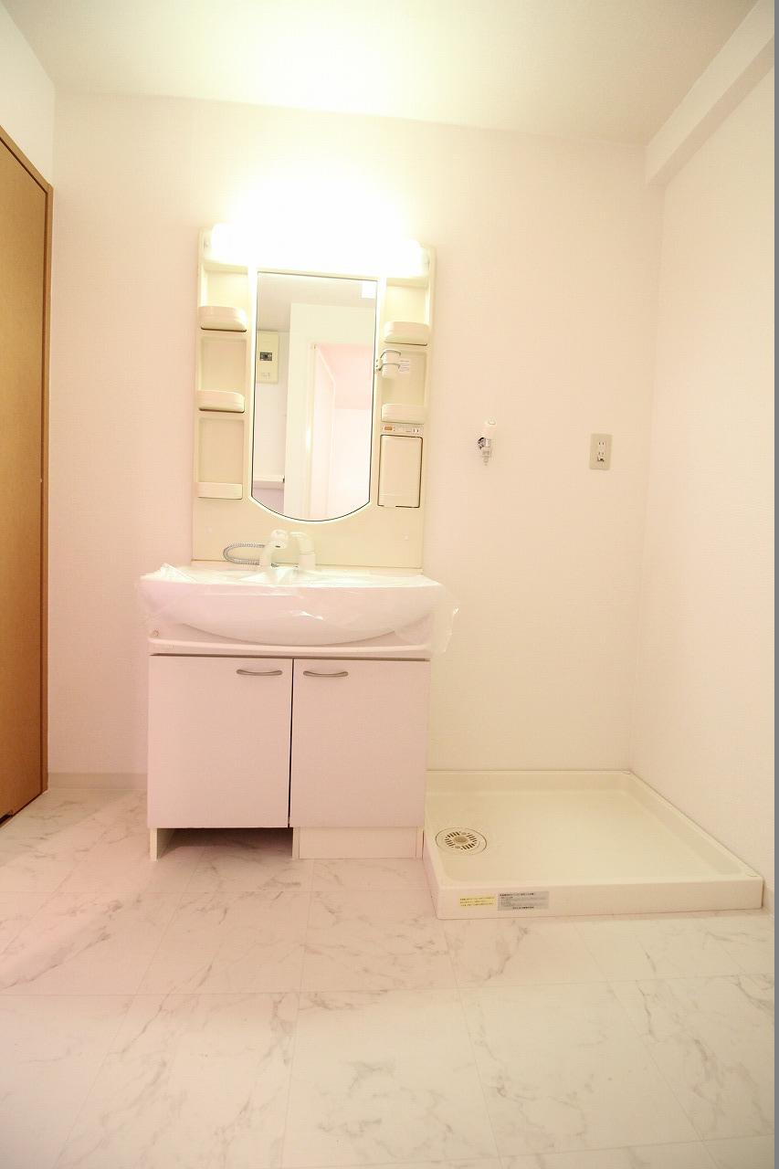 コンフォート西神戸の洗面所|※お部屋により仕様が異なる場合があります。