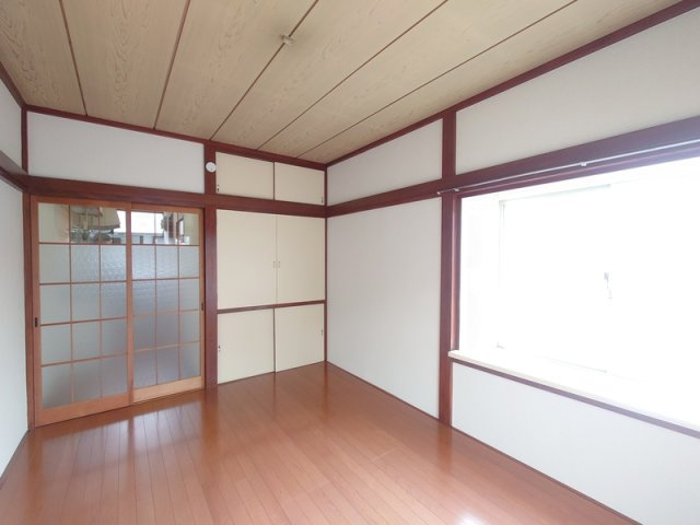 サンハイツの洋室