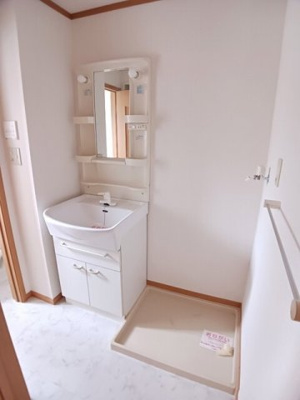 【洗面所】 | ベル・アルカンシェルＣ | スペースが確保できる洗面所です