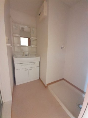 【洗面所】 | アドックヒルズ・モエＢ | 脱衣スペースもあります