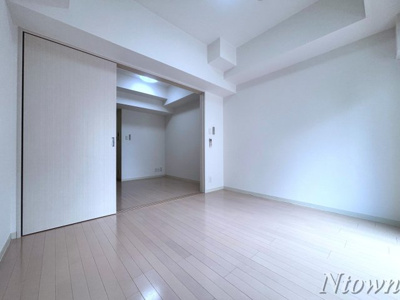 【その他】 | エステムプラザ名古屋駅前プライムタワー | 落ち着いた色調の洋室です