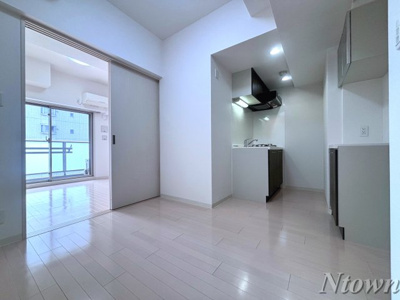 【居間・リビング】 | エステムプラザ名古屋駅前プライムタワー | ゆったりとしたリビングです