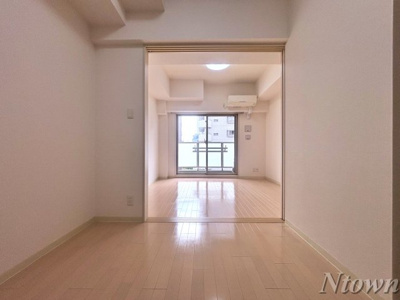 【居間・リビング】 | エステムプラザ名古屋駅前プライムタワー | こちらのリビングで趣味の時間をお楽しみください