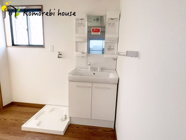 上尾市井戸木４丁目　中古一戸建ての独立洗面台|朝の支度にも助かる、独立の洗髪洗面化粧台