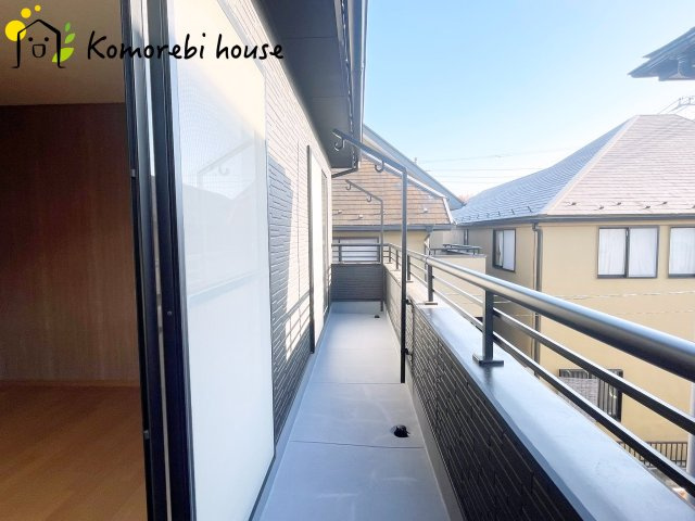 上尾市井戸木４丁目　中古一戸建てのバルコニー|外からの目が気にならないバルコニーで洗濯物が干せます