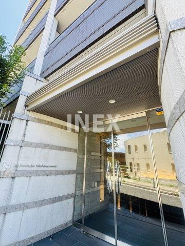 ザ・パークハビオ横浜山手のエントランス