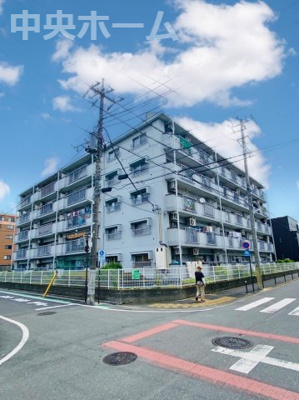 【外観】 | 綾瀬ファイナンス | 外観。千代田線「北綾瀬駅」徒歩8分のロケーション。