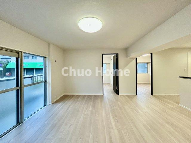 綾瀬ファイナンスの居間・リビング|リビングダイニング