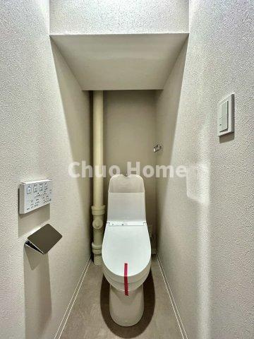 綾瀬ファイナンスのトイレ|【トイレ】 温水洗浄便座機能付きトイレ。温水洗浄便座は清潔にお使いいただくための大切なアイテムです。