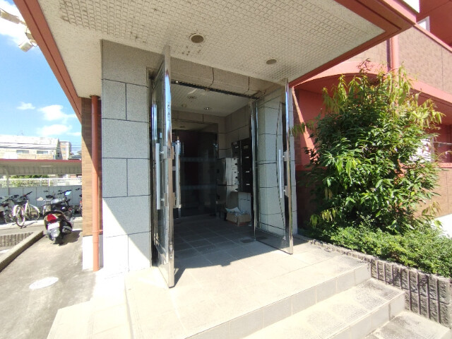 アルバ美合のエントランス