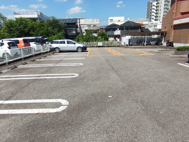 アルバ美合の駐車場