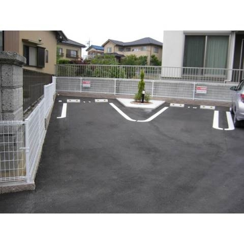 アルバーダの駐車場