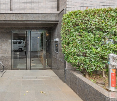 ルーブル渋谷初台弐番館のエントランス