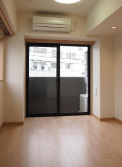 ルーブル渋谷初台弐番館の居間・リビング