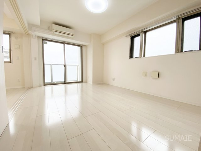 Garden  House  Ⅲ　大宮土呂駅前の居間・リビング|角部屋2面採光☆