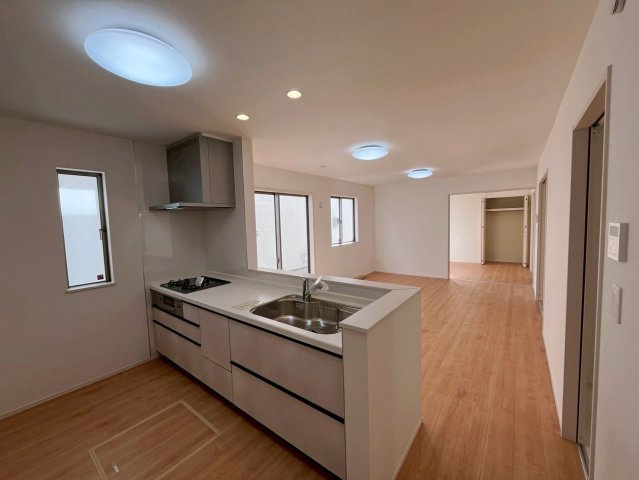 中頭郡読谷村字喜名の新築一戸建の居間・リビング|LDK16帖