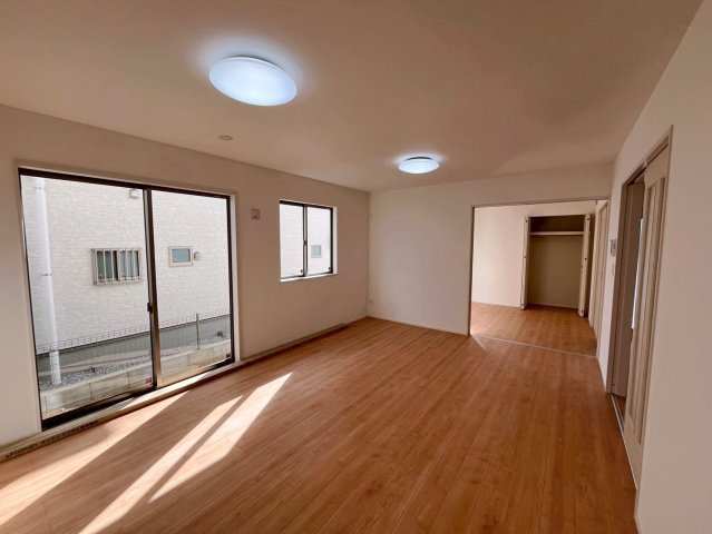 中頭郡読谷村字喜名の新築一戸建の居間・リビング|LDK16帖