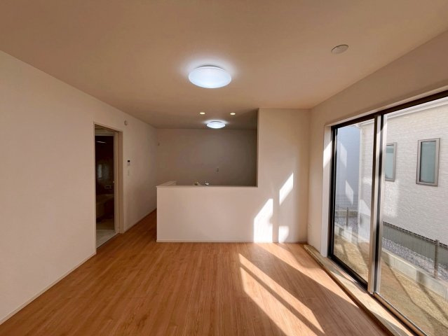 中頭郡読谷村字喜名の新築一戸建の居間・リビング|LDK16帖