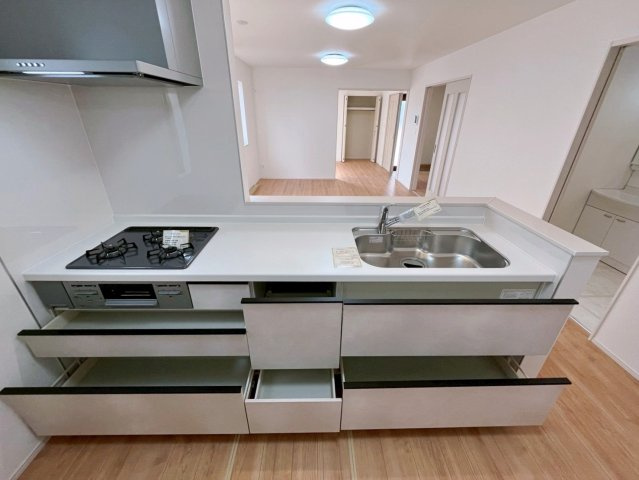 中頭郡読谷村字喜名の新築一戸建のキッチン