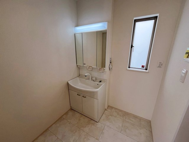 中頭郡読谷村字喜名の新築一戸建の独立洗面台