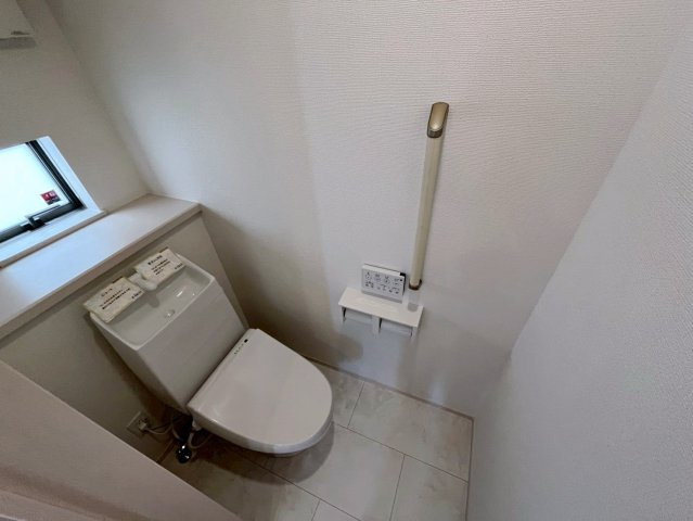 中頭郡読谷村字喜名の新築一戸建のトイレ