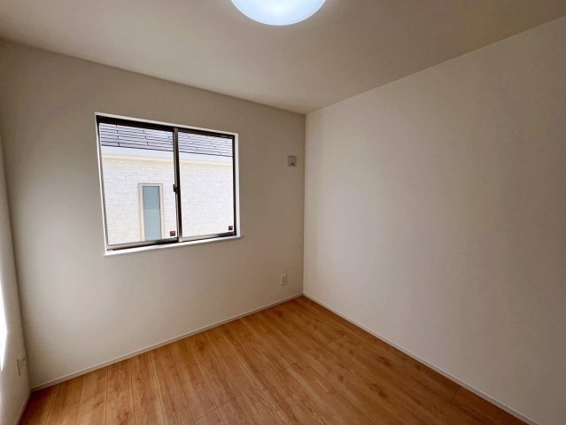 中頭郡読谷村字喜名の新築一戸建の洋室|5.2帖