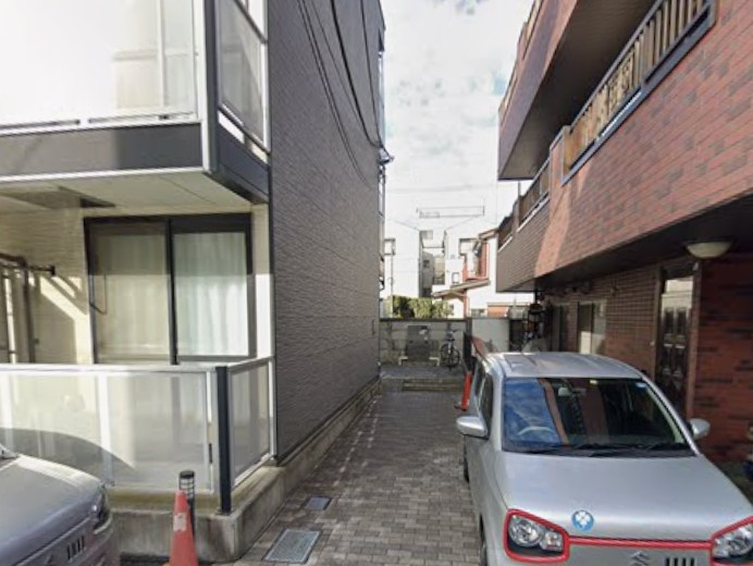 レオパレスシャンテ立川のエントランス