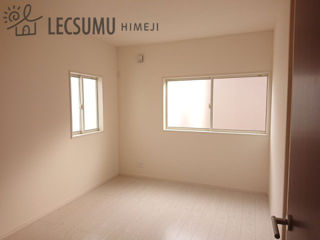 姫路市御立中4期／全2棟の洋室|同社施工例